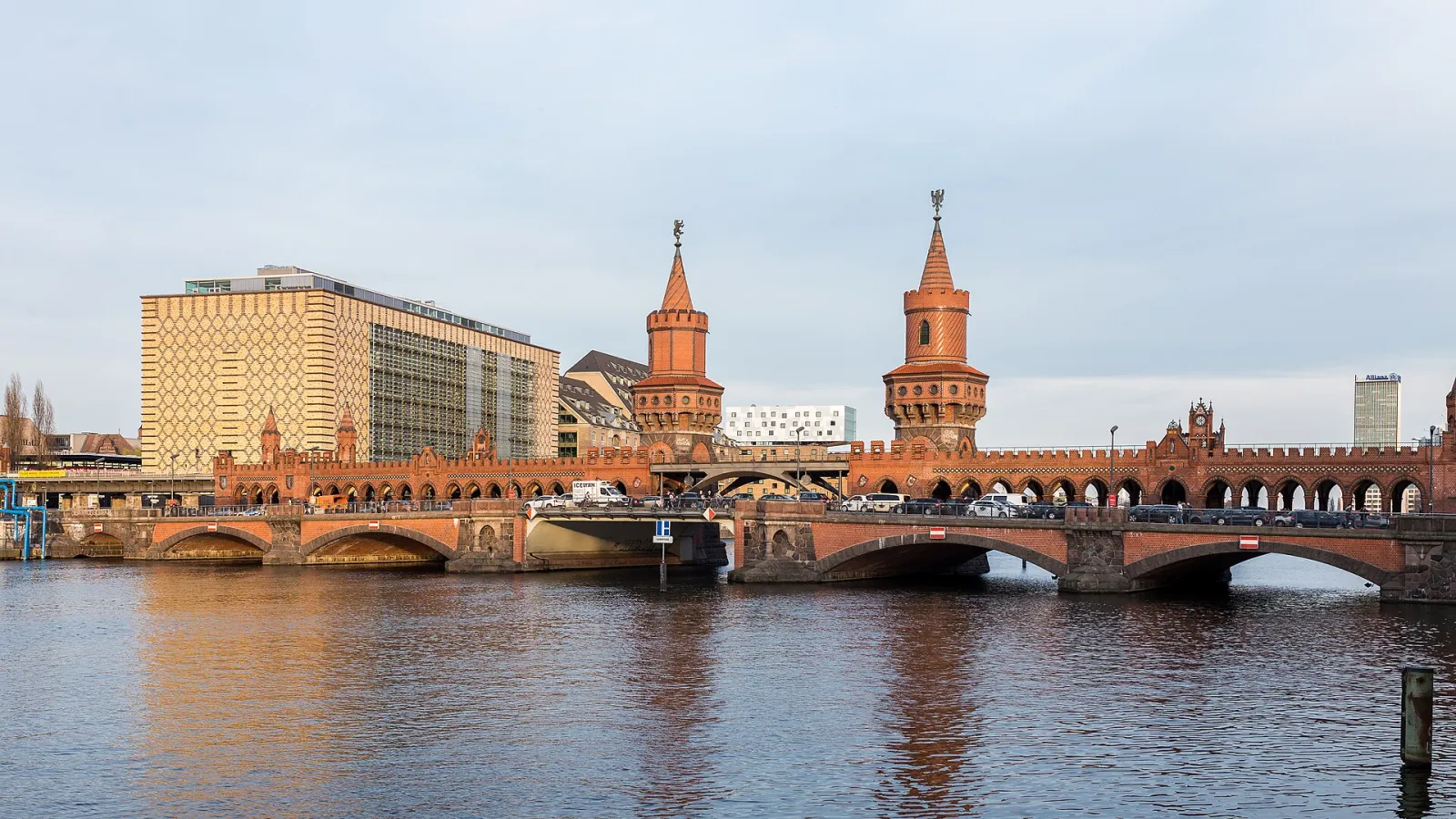 Oberbaum Bridge over the Spree in Friedrichshain-Kreuzberg, Berlin